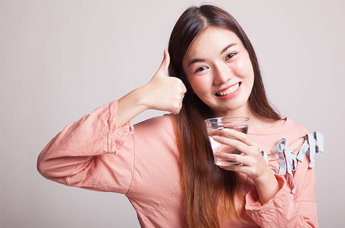따뜻한 물 자주 마시기, 건강에 도움이 될까요?