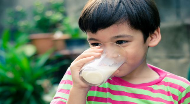 자녀가 정기적으로 우유를 섭취하면 다음과 같은 이점이 있습니다.