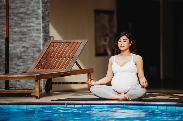 5 mișcări de yoga care sunt sigure pentru femeile însărcinate
