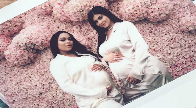 Nagle poród, to piękna i seksowna tajemnica w ciąży jak Kylie Jenner