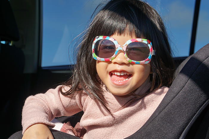 Voici 4 raisons pour lesquelles les enfants doivent également porter des lunettes de soleil dès leur plus jeune âge