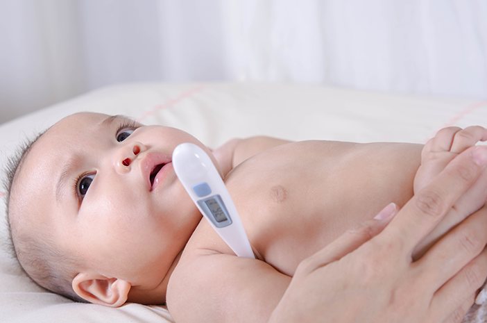 Sepa cómo medir la temperatura corporal normal en los bebés
