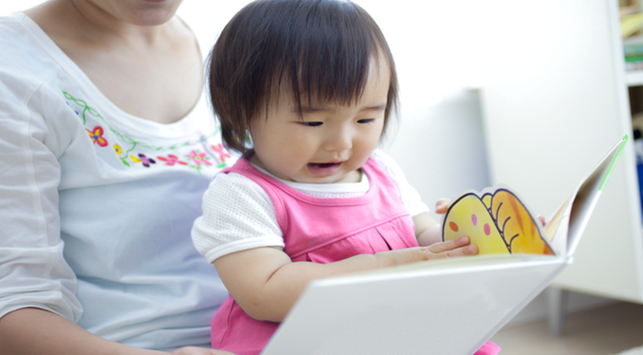 Poznaj etapy rozwoju języka u niemowląt