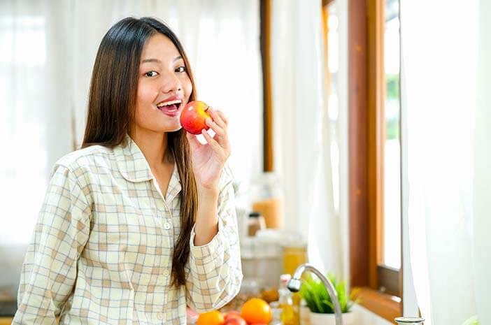 Употребление фруктов утром может предотвратить полипы кишечника