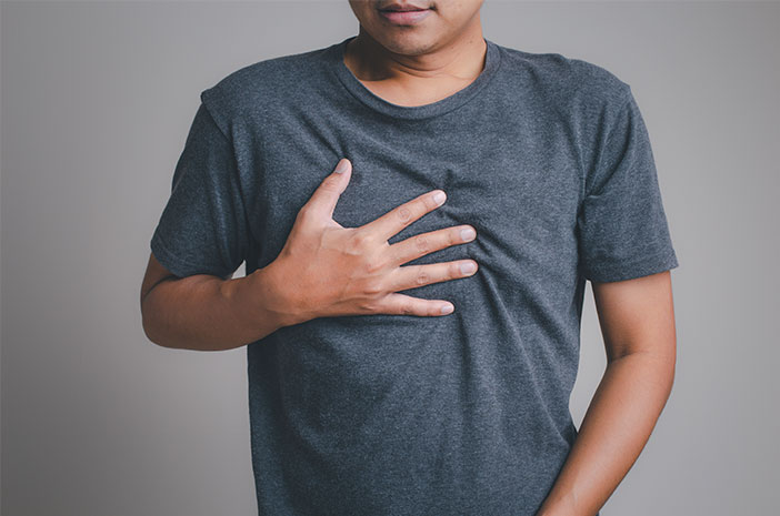 가슴 통증을 경험하는 10가지 원인 알아보기
