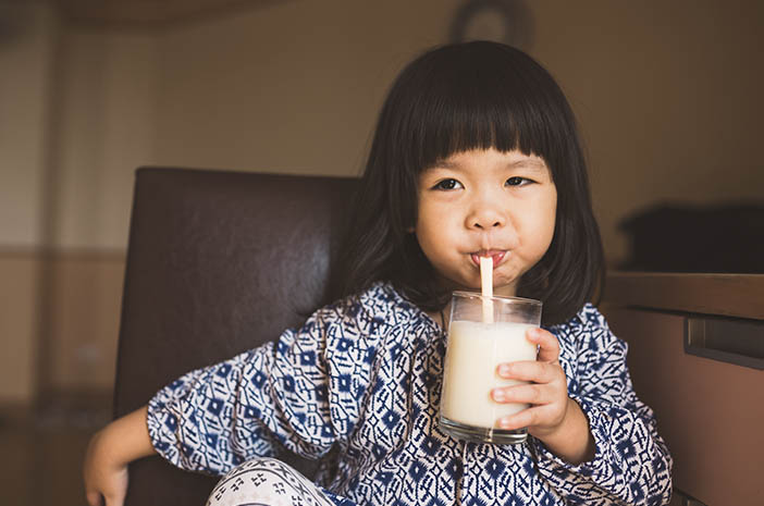 Allergie au lait de vache, les enfants peuvent toujours boire du lait