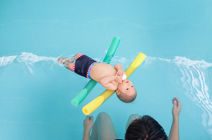 Maman, voici des conseils pour choisir une piscine sécuritaire pour les bébés