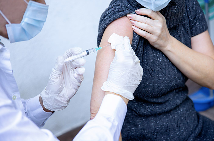 COVID-19 백신에 의해 유발될 수 있는 4가지 피부 반응 알아보기