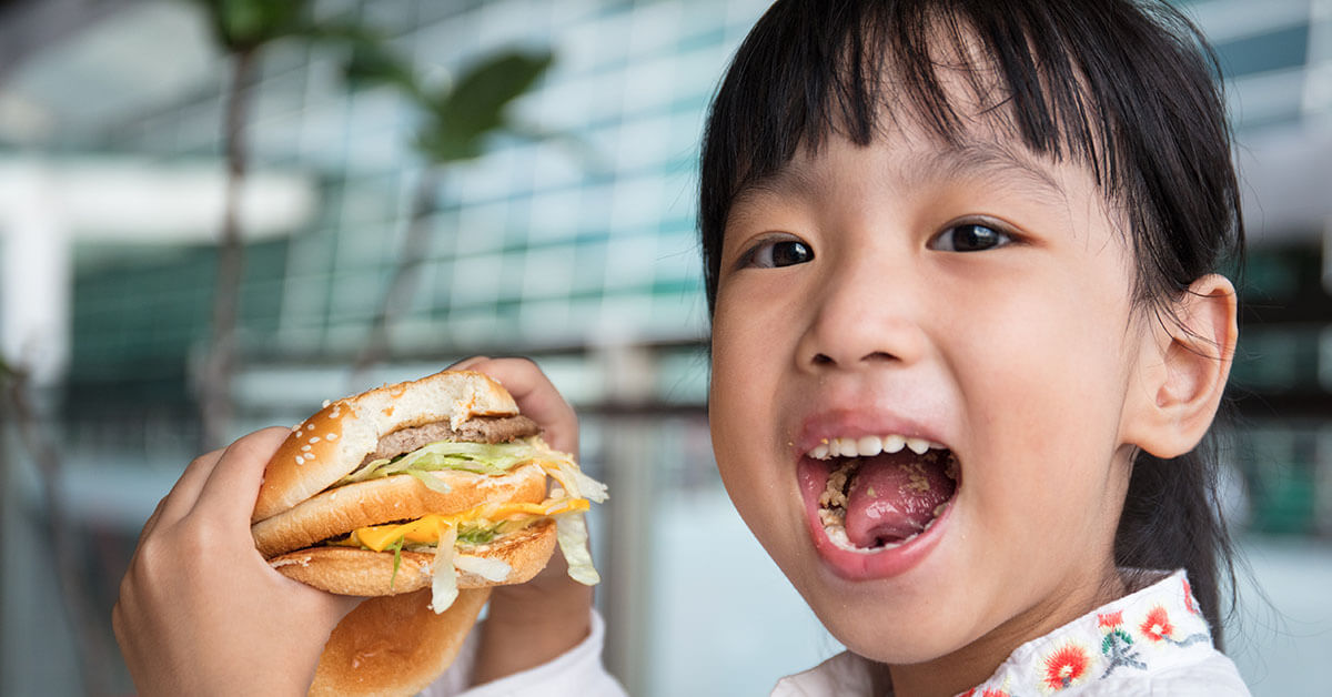 Kinder essen lieber Fast Food, was sollten Mütter tun?