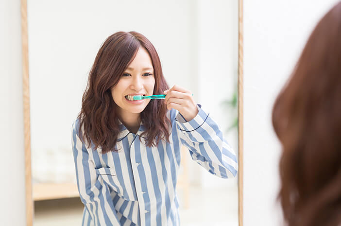 Se brosser les dents rarement peut-il être la cause de la gingivite ?