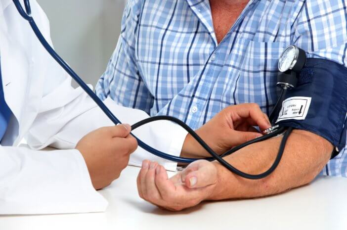 5 Möglichkeiten, den Blutdruck bei älteren Menschen normal zu halten
