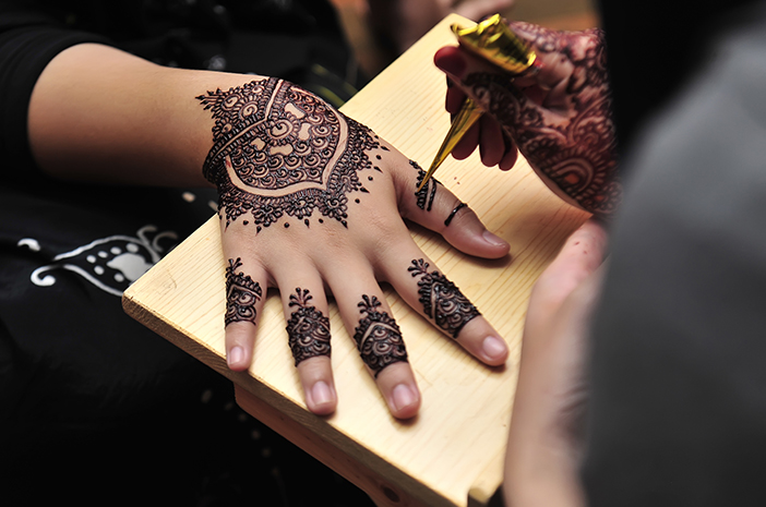 Avant d'utiliser le henné à la main, faites attention à ceci