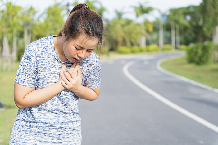 Ursachen von Atembeschwerden können ein Symptom von Diphtherie sein