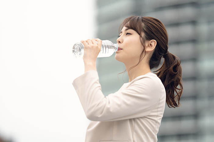 Non seulement la déshydratation, elle peut provoquer la soif