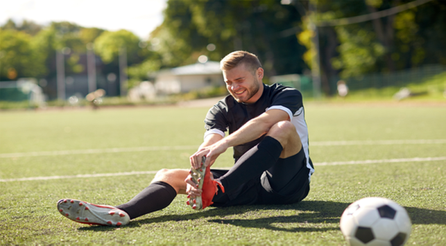 Узнайте о травмах растяжения связок, с которыми часто сталкиваются футболисты